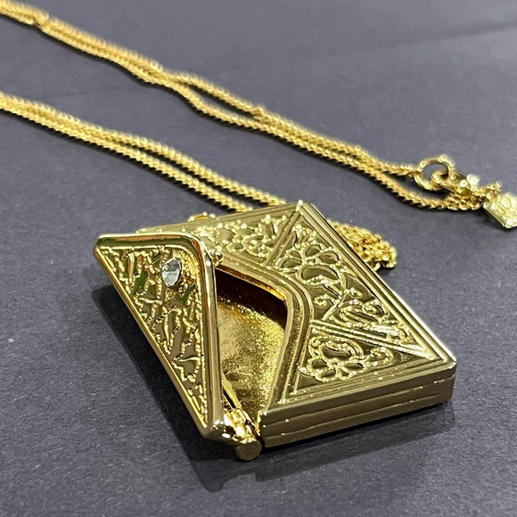 Met Envelope Necklace - Picture 5 of 5